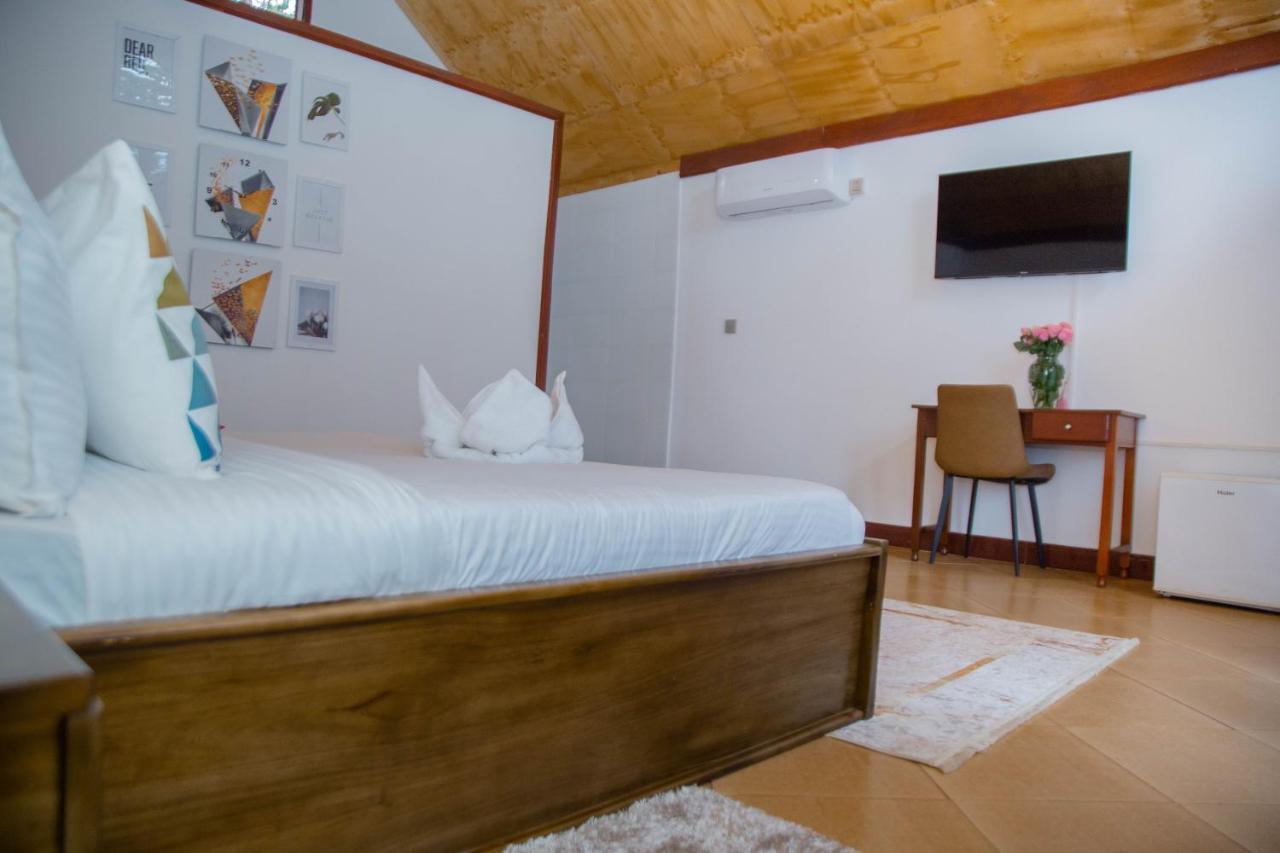 Shose Farmhouse Chalets & Campsite Моши Екстериор снимка