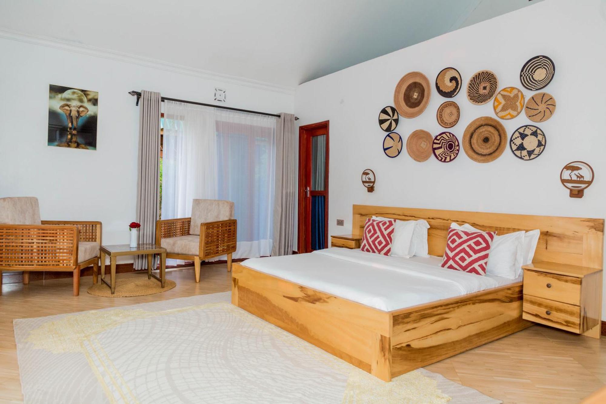 Shose Farmhouse Chalets & Campsite Моши Екстериор снимка