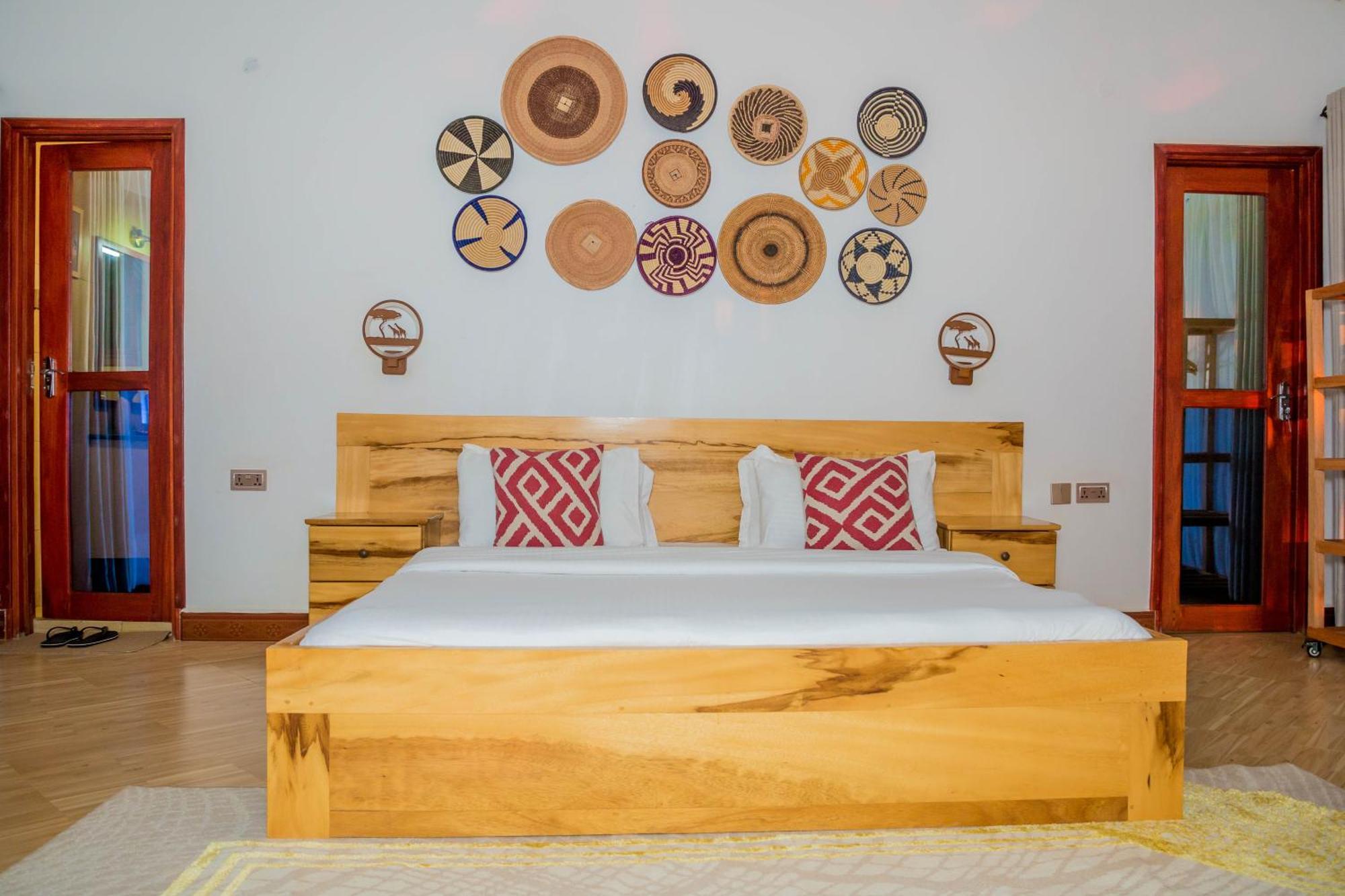 Shose Farmhouse Chalets & Campsite Моши Екстериор снимка