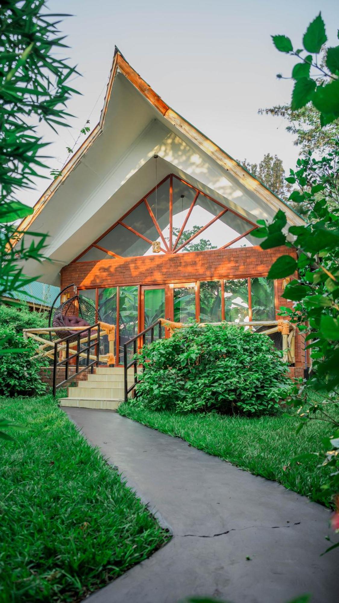 Shose Farmhouse Chalets & Campsite Моши Екстериор снимка