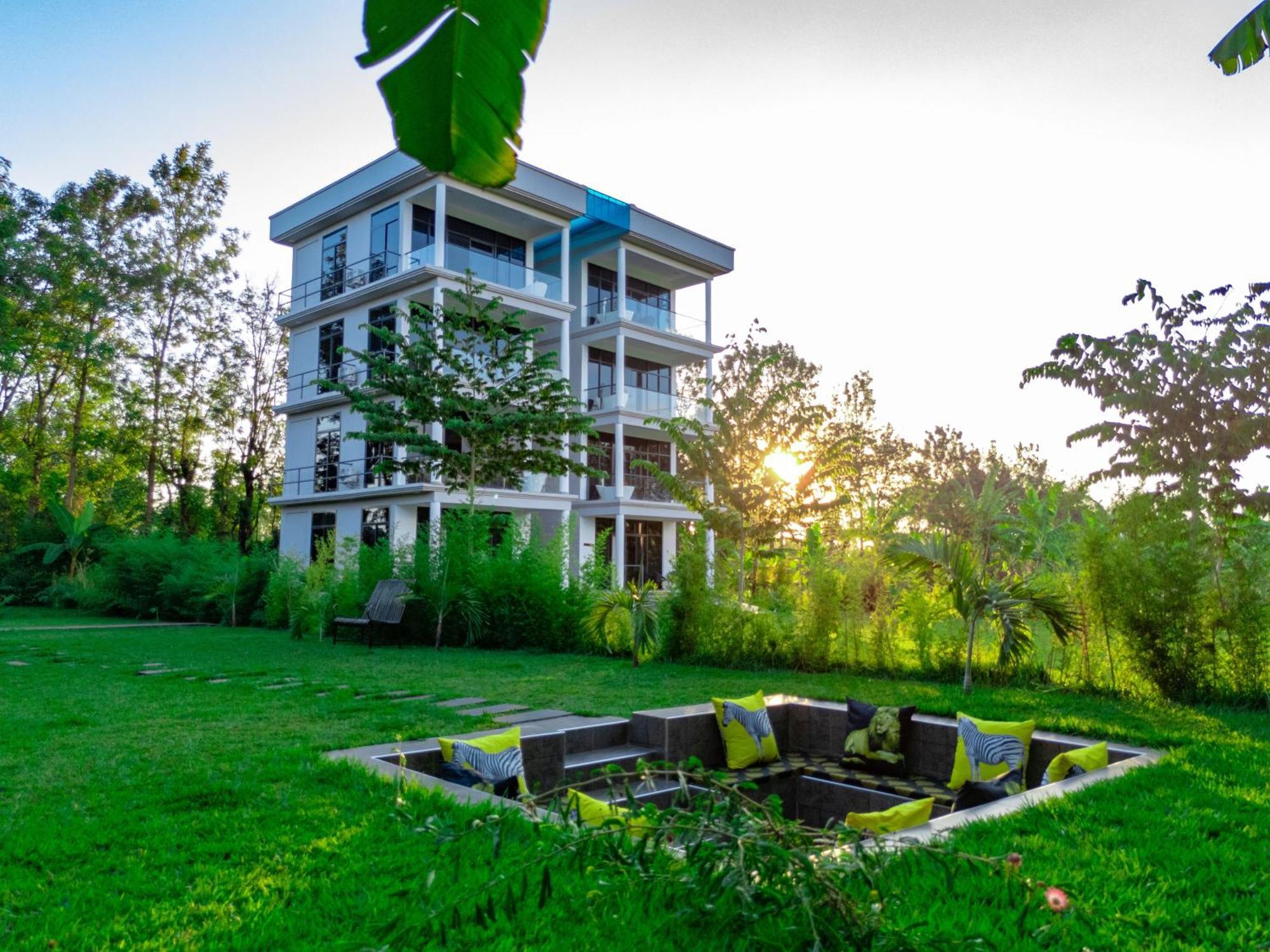 Shose Farmhouse Chalets & Campsite Моши Екстериор снимка